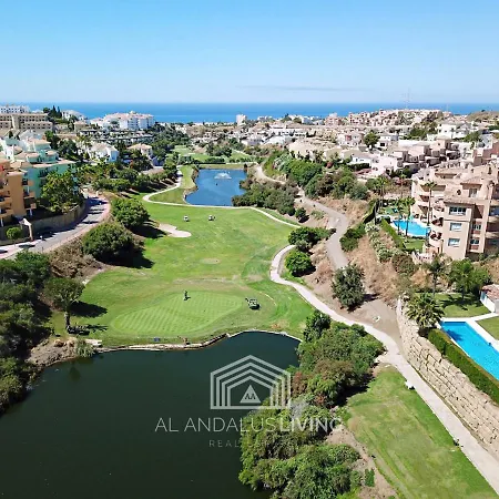 Spacious Perfectly Maintained House With Private Garden And Communal Pool In Riviera Del Sol *