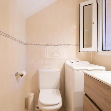 Spacious Perfectly Maintained House With Private Garden And Communal Pool In Riviera Del Sol *
