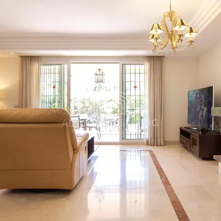 Spacious Perfectly Maintained House With Private Garden And Communal Pool In Riviera Del Sol