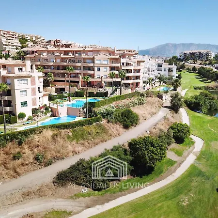 Spacious Perfectly Maintained House With Private Garden And Communal Pool In Riviera Del Sol *