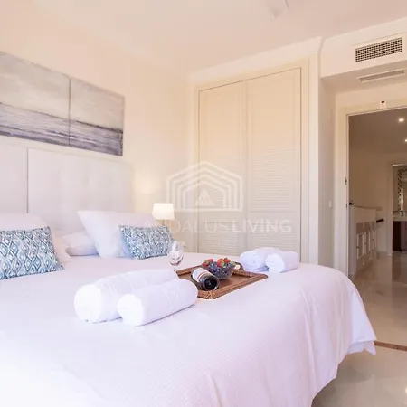 Spacious Perfectly Maintained House With Private Garden And Communal Pool In Riviera Del Sol Villa