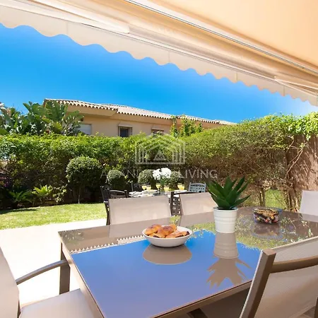 Spacious Perfectly Maintained House With Private Garden And Communal Pool In Riviera Del Sol * Málaga