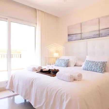 Spacious Perfectly Maintained House With Private Garden And Communal Pool In Riviera Del Sol Villa Málaga