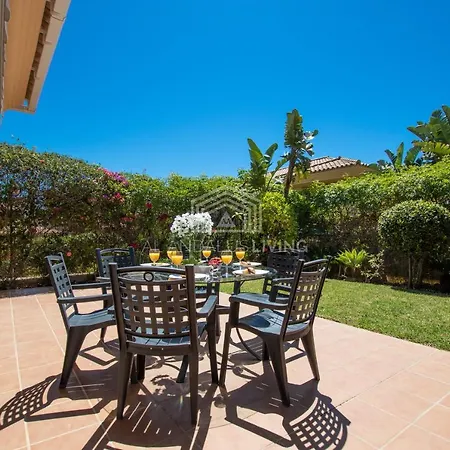 Spacious Perfectly Maintained House With Private Garden And Communal Pool In Riviera Del Sol Málaga