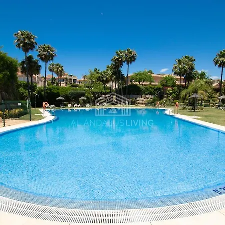Spacious Perfectly Maintained House With Private Garden And Communal Pool In Riviera Del Sol Villa *