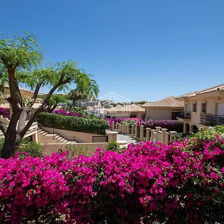 Spacious Perfectly Maintained House With Private Garden And Communal Pool In Riviera Del Sol *